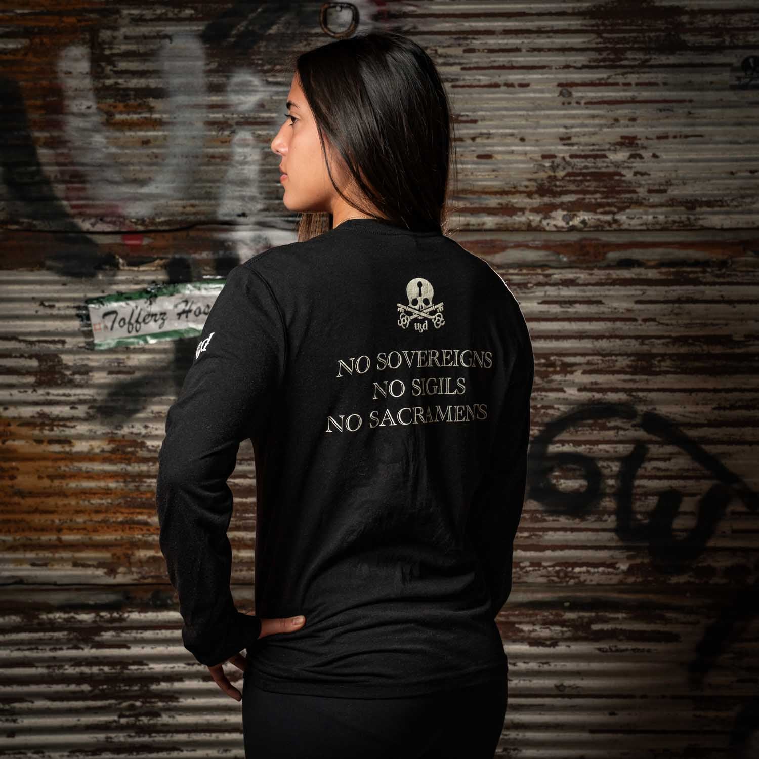 Men’s/Unisex Long-Sleeved Tee