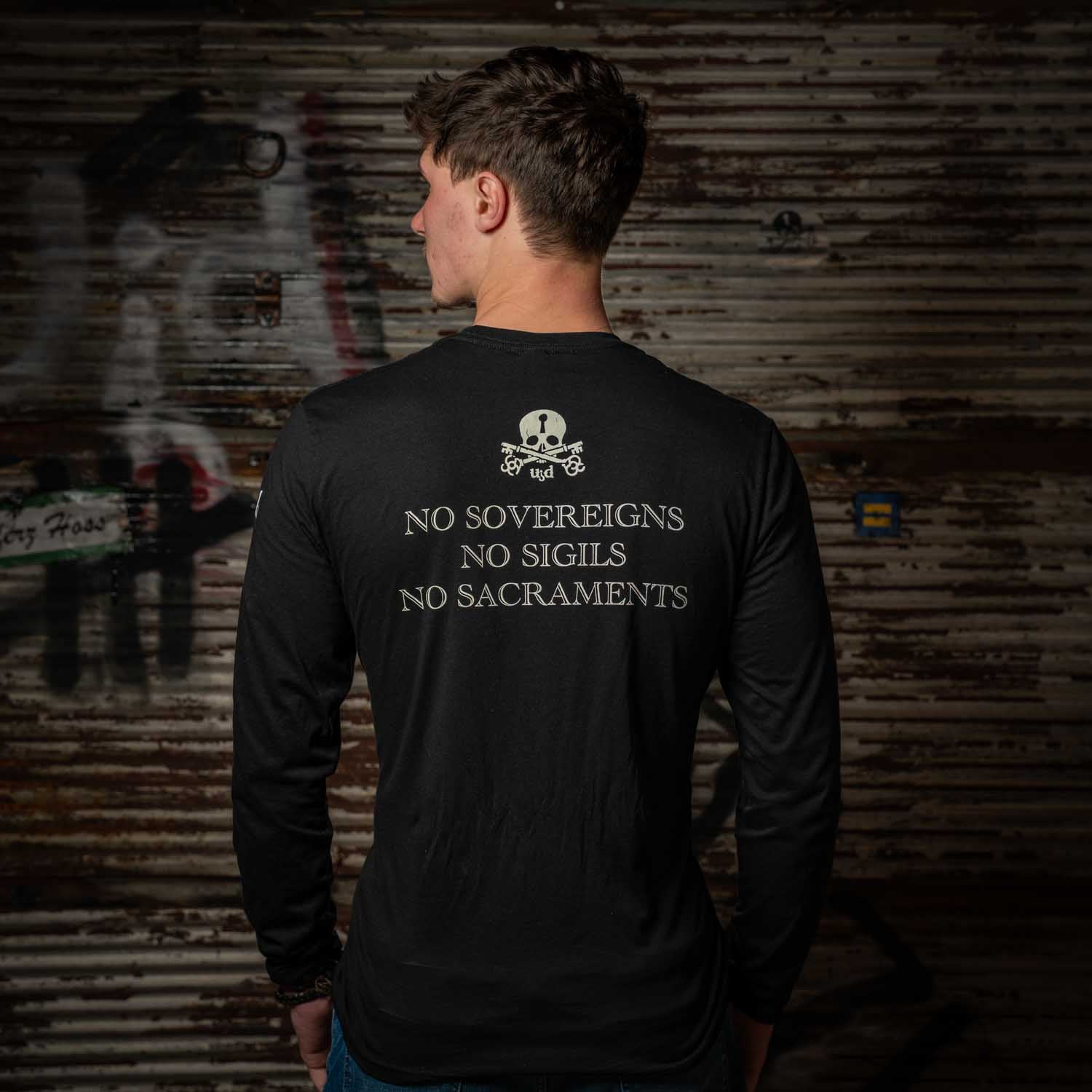 Men’s/Unisex Long-Sleeved Tee